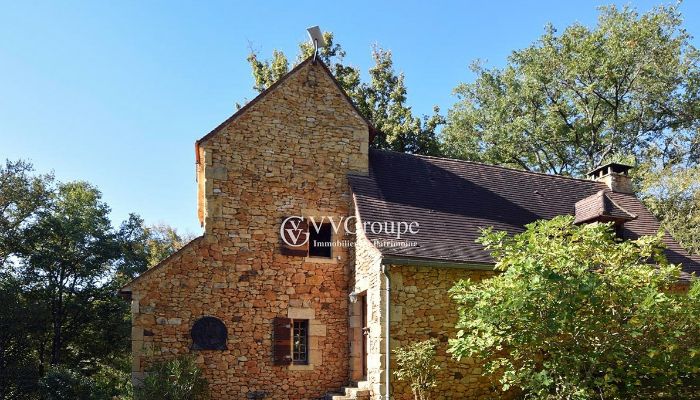 Renovated 17th-century property with 6 acres of land