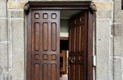 Period apartment for sale Toledo, Amador de los Ríos 2, Castile-La Mancha, Entrance