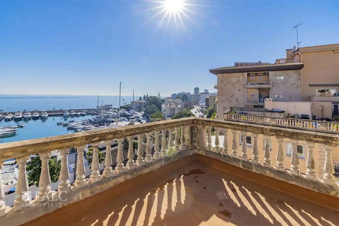 Photos Renovierungsbedürftige Stadtvilla am Hafen von Cala Nova, Cas Catala