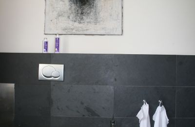 Period apartment for sale Gera, Vollersdorfer Str. 56, Thuringia, Schieferbad Bide und Toilette