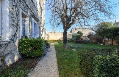 Urban palace for sale Uzès, Occitania, Image 22/25