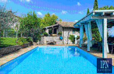 Country property for sale Italy, Image 14/44