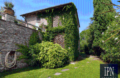 Country property for sale Italy, Image 18/44