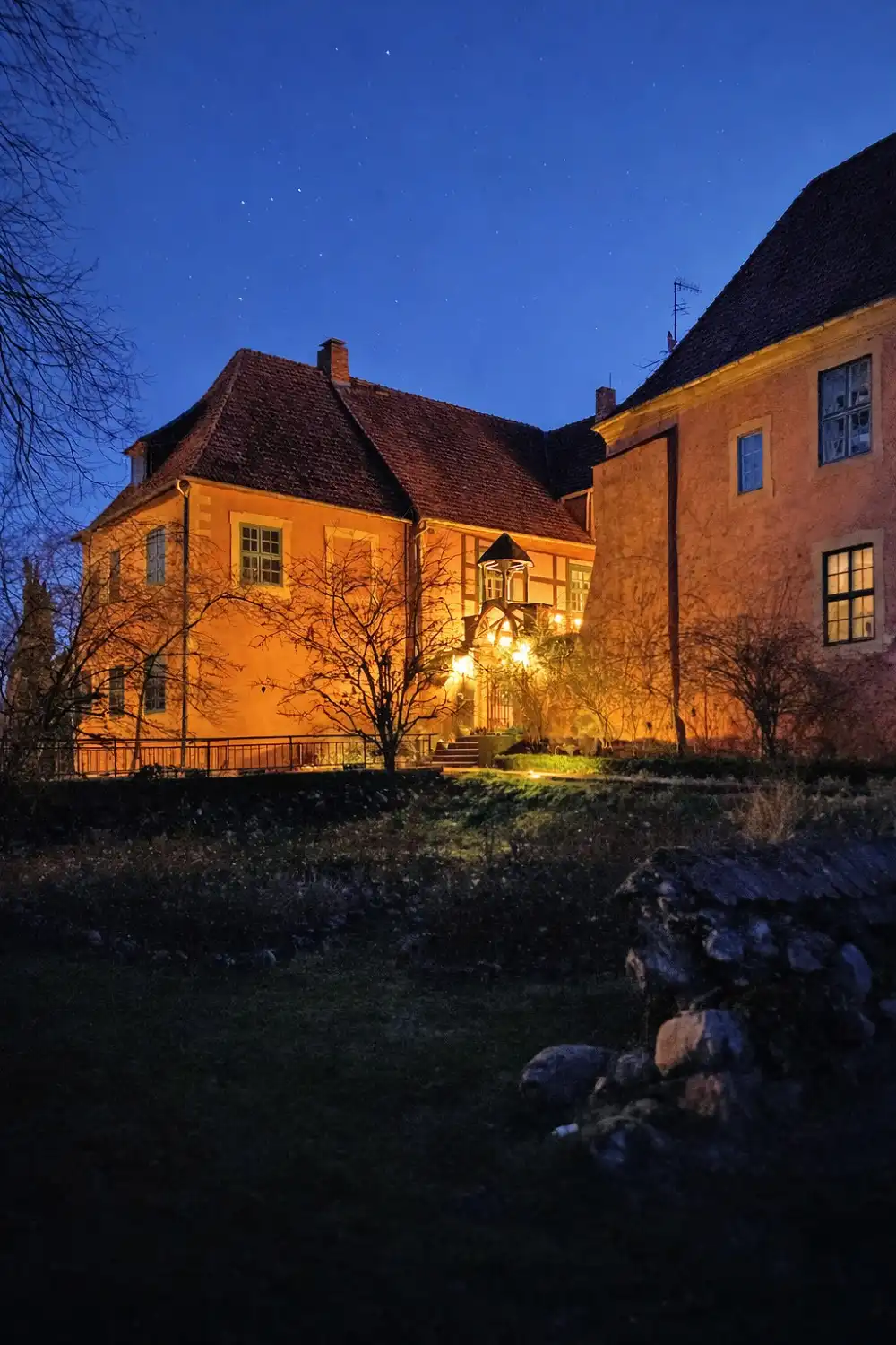 Photos Historisches Rittergut mit Wasserburg und ca.19 Hektar Wald und Wiesen in Norddeutschland
