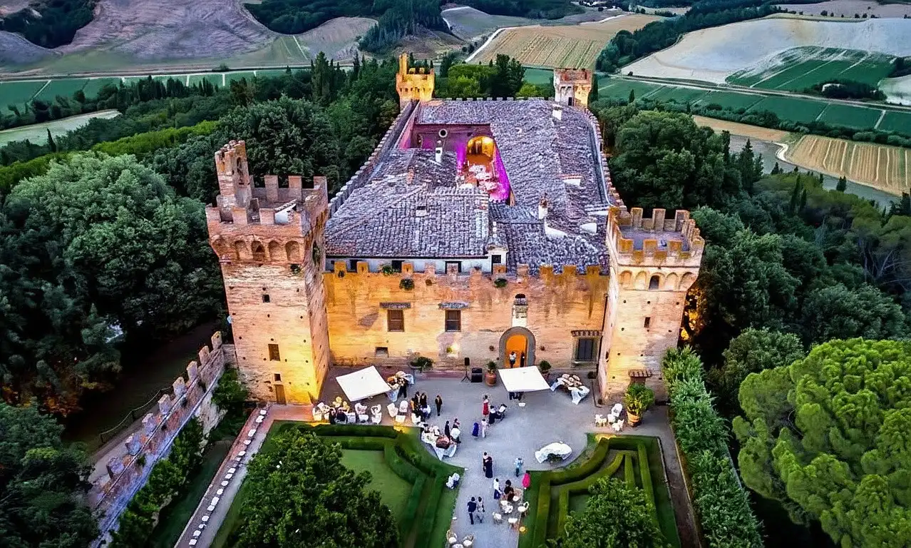 Photos Castello di Oliveto: Tuscan castle estate - 3,000-acre investment opportunity