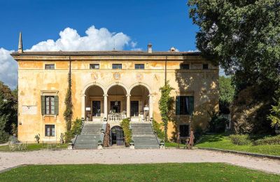 Historic villa for sale Quinto, Veneto, Front view
