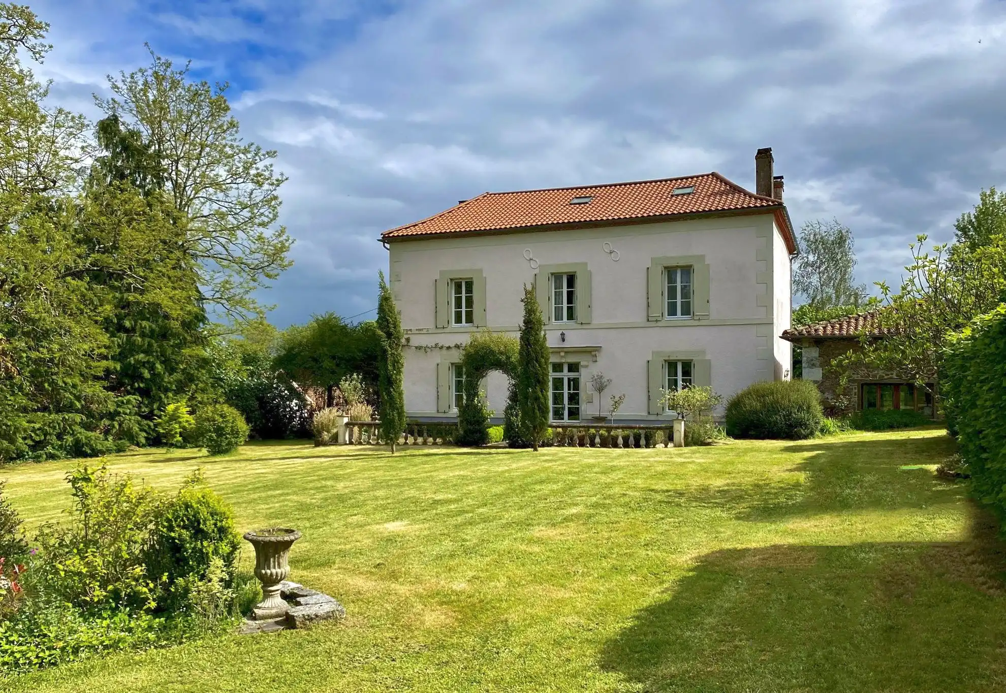 Photos French country property in Mouzan, Charente