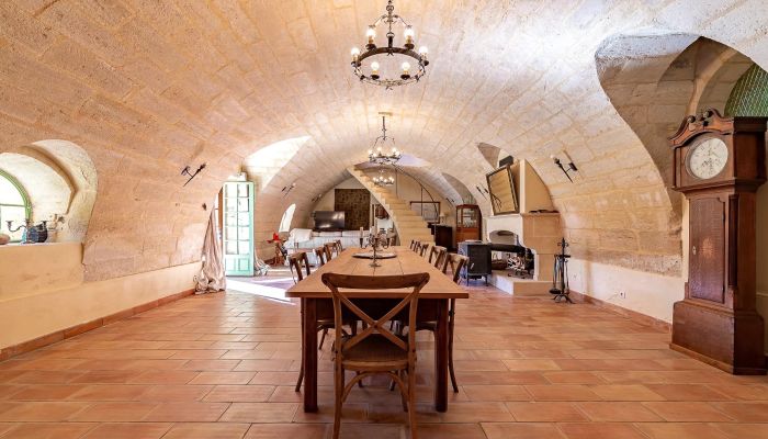 Provençal country property with annexes, pool and garden