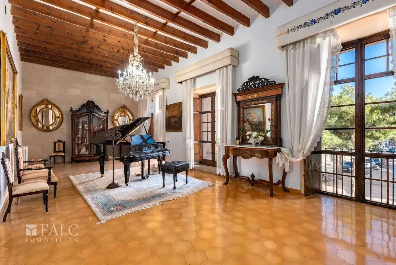 Photos Palatial townhouse in Campos