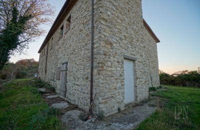 Country property for sale Italy, Image 15/26