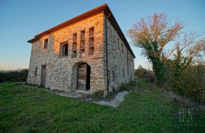 Country property for sale Italy, Image 16/26