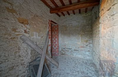 Country property for sale Italy, Image 17/26
