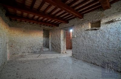 Country property for sale Italy, Image 19/26