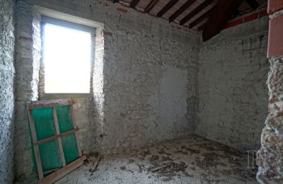 Country property for sale Italy, Image 21/26