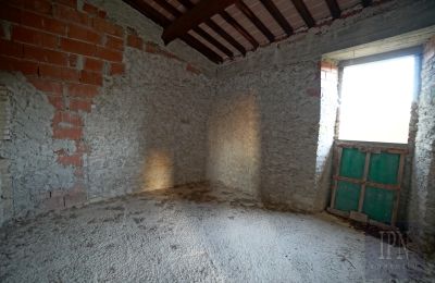 Country property for sale Italy, Image 22/26