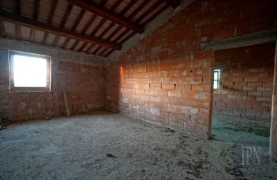 Country property for sale Italy, Image 23/26