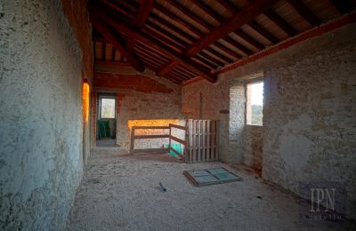 Country property for sale Italy, Image 24/26