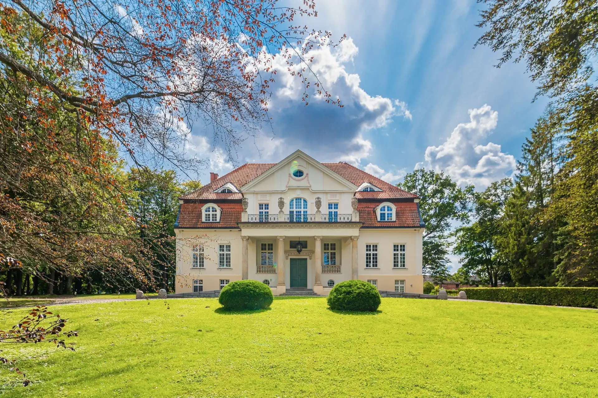 Photos Neoclassical manor house and parkland across 62 acres