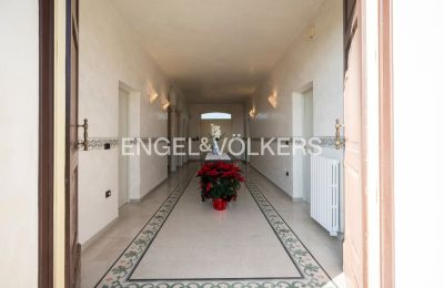 Manor house for sale Luzzara, Emilia-Romagna, Carriage entrance