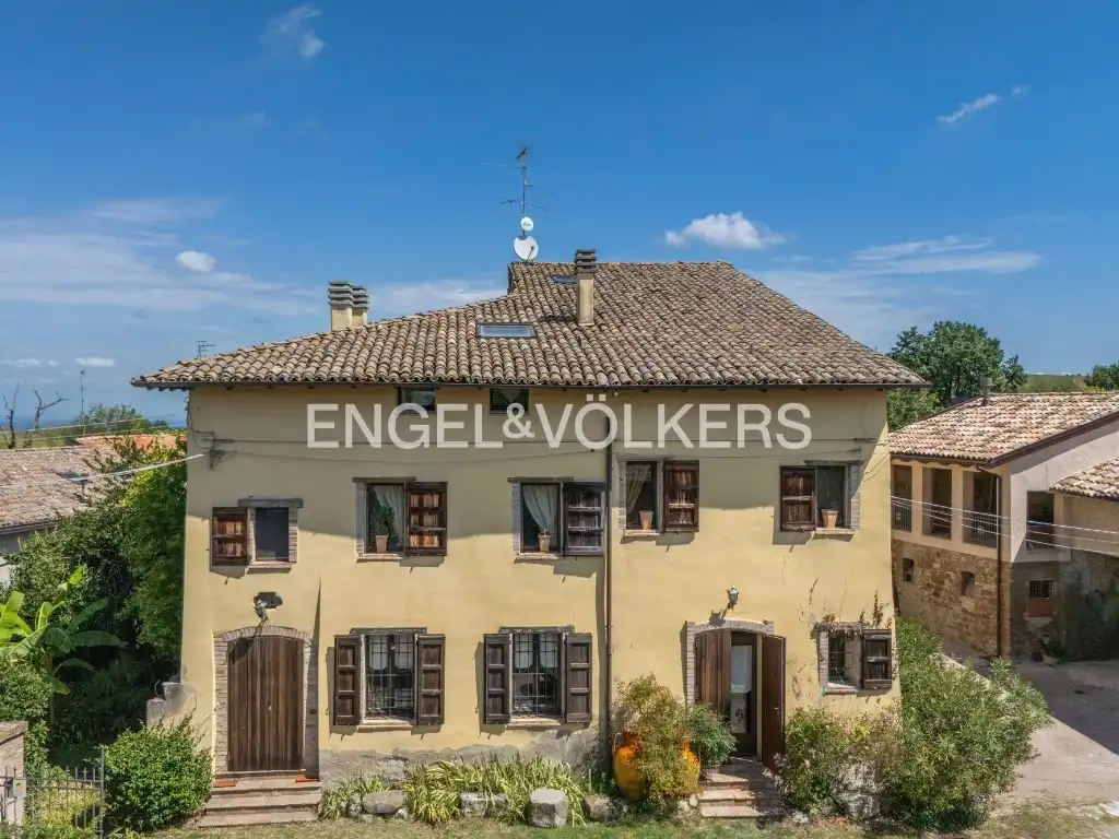 Photos Fortified country property with 1,000 years of history in Emilia-Romagna