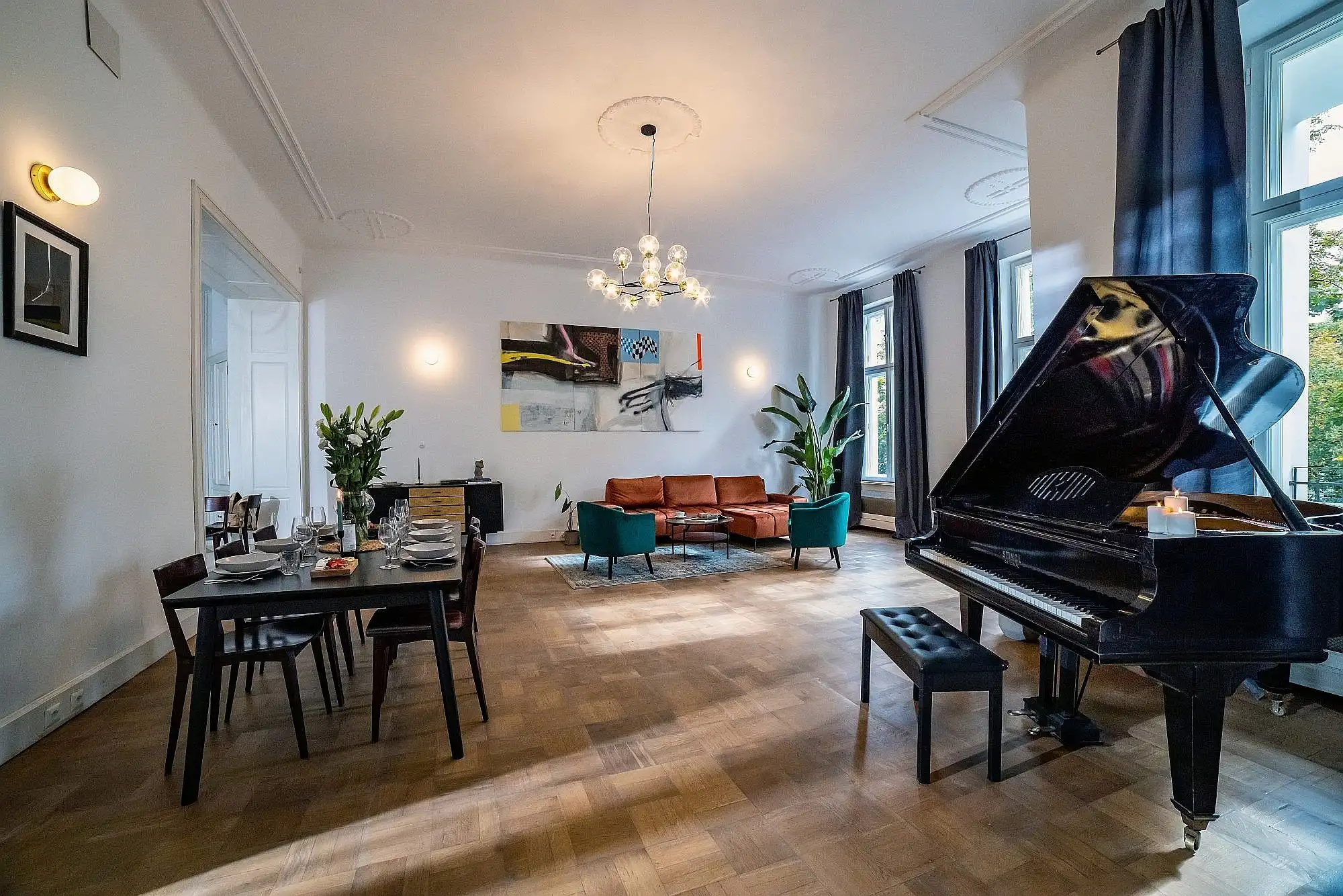 Photos Period apartment in a restored townhouse in Warsaw city centre