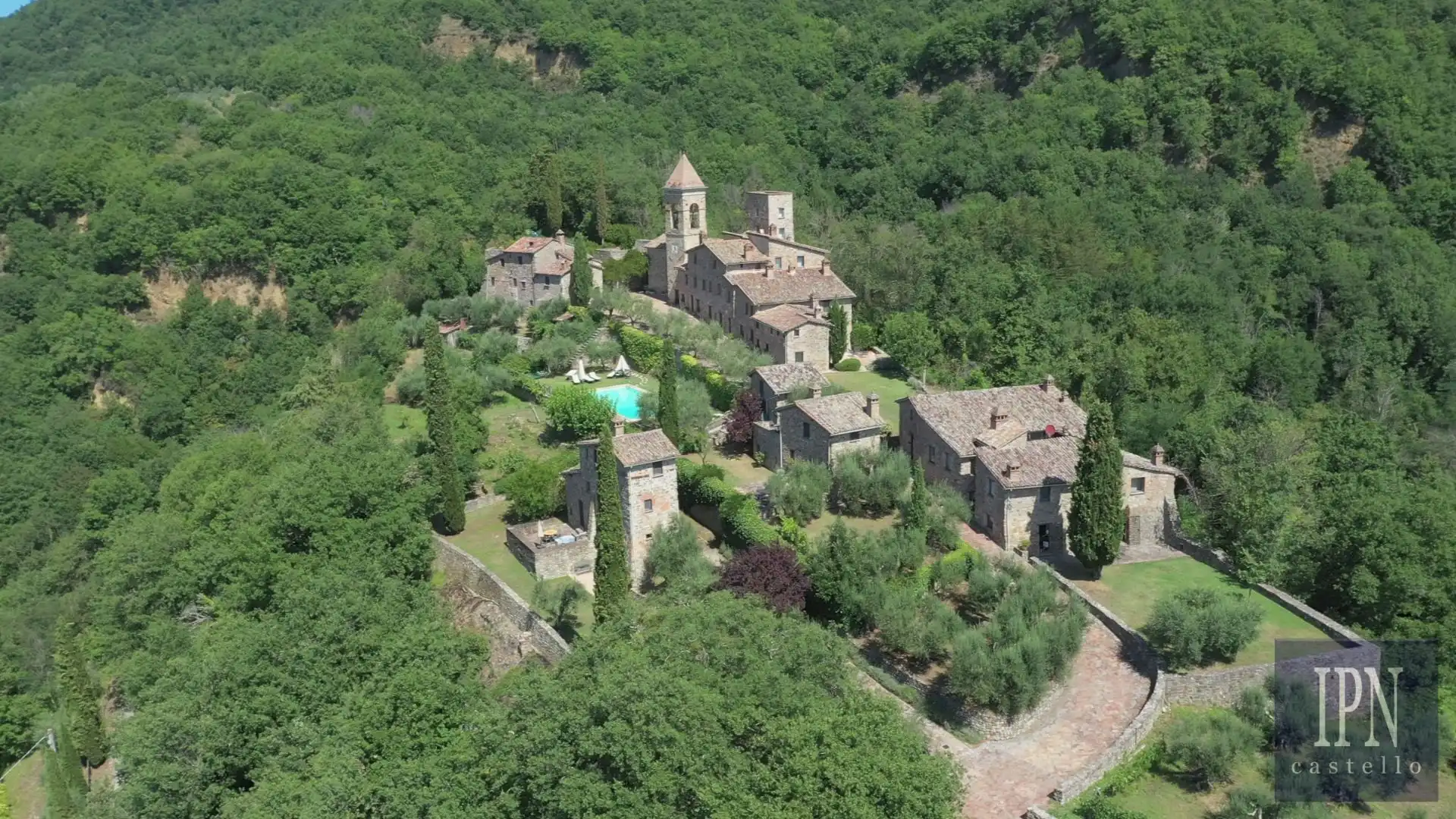 Photos Character property with restored chapel and frescoes in Monte Migiano