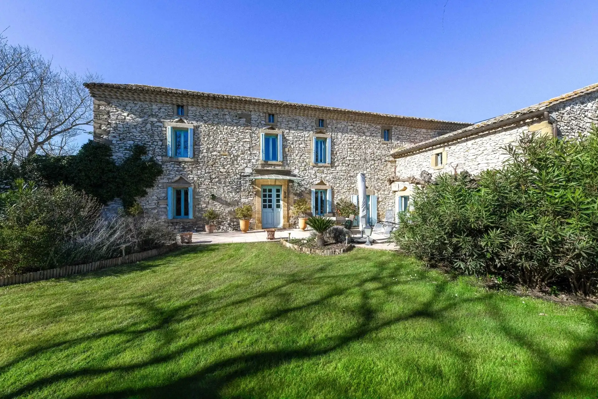 Photos Provençal estate near Uzès with annexes, parkland and swimming pool