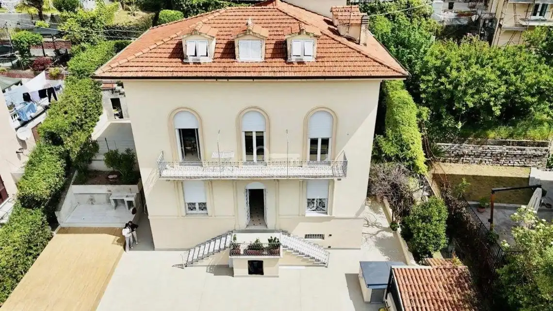 Photos Period house in La Spezia with garden and pool