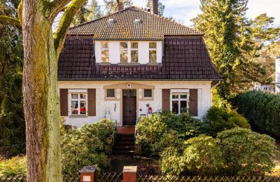 Historic properties, Classic historic home with spacious garden in coveted Schlachtensee location
