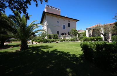 Historic villa for sale Marina di Pisa, Tuscany, Image 3/44