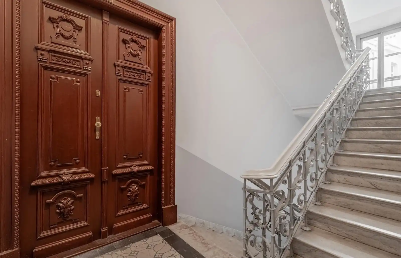 Photos 7-room pre-war apartment in the Embassy District of Warsaw