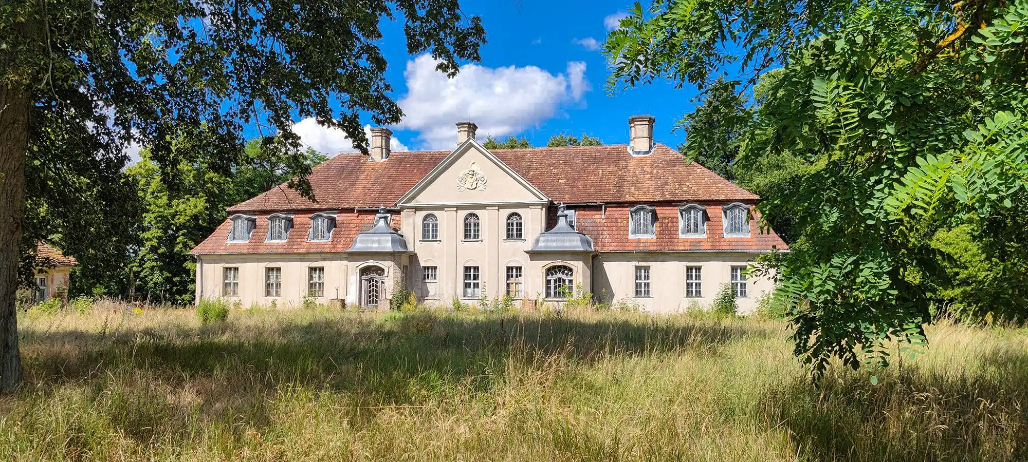 Photos Manor and estate on a private peninsula in western Poland