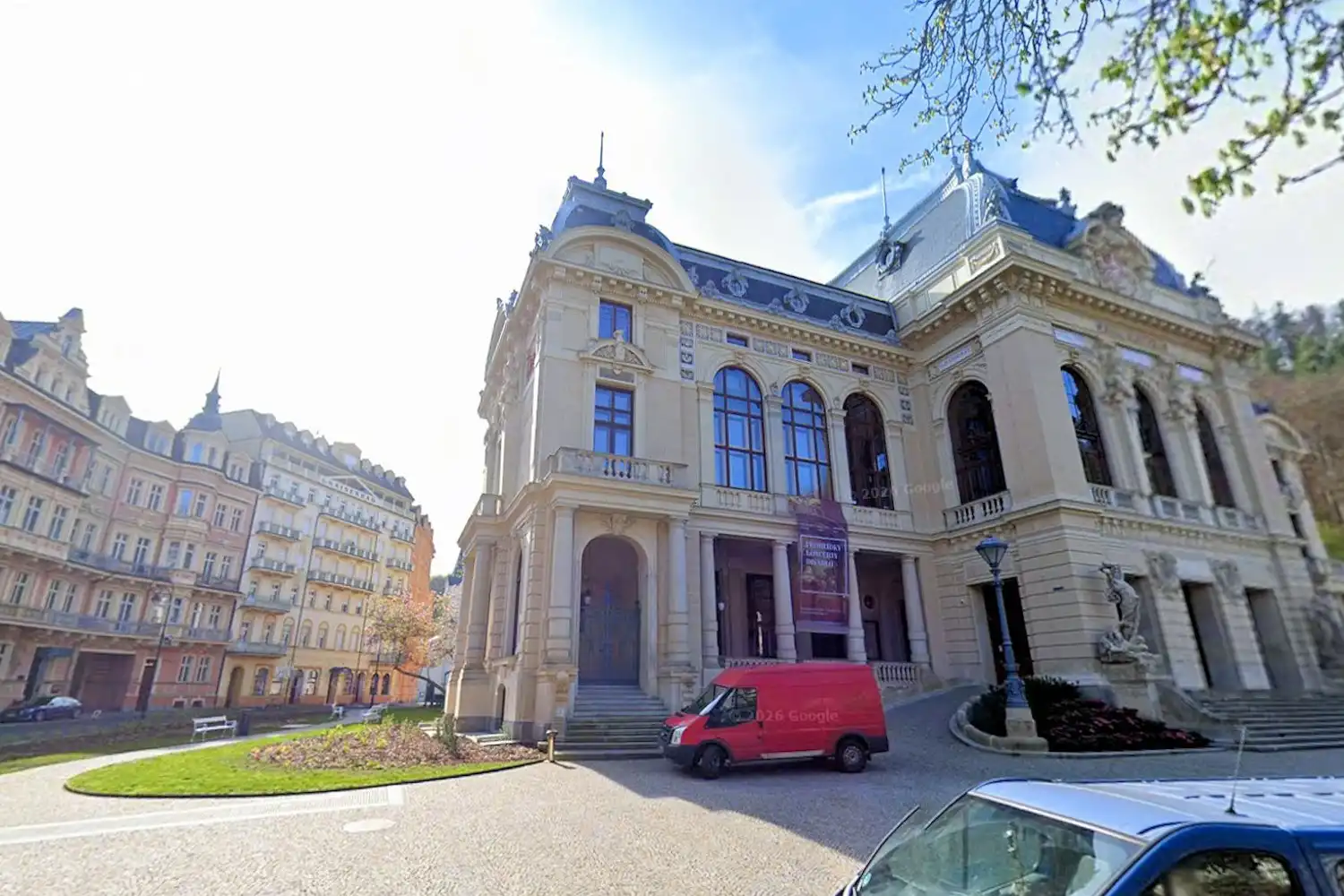 Photos Historic three-bedroom apartment with expansive terrace in the Karlovy Vary spa district