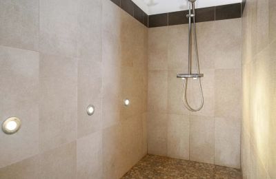 Historic property for sale Uzès, Occitania, Image 18/20