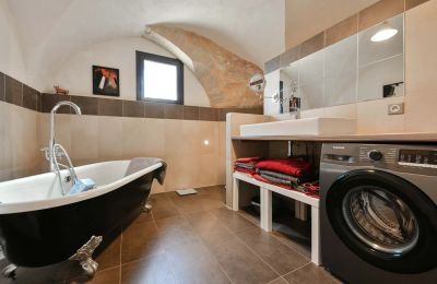 Historic property for sale Uzès, Occitania, Image 9/20