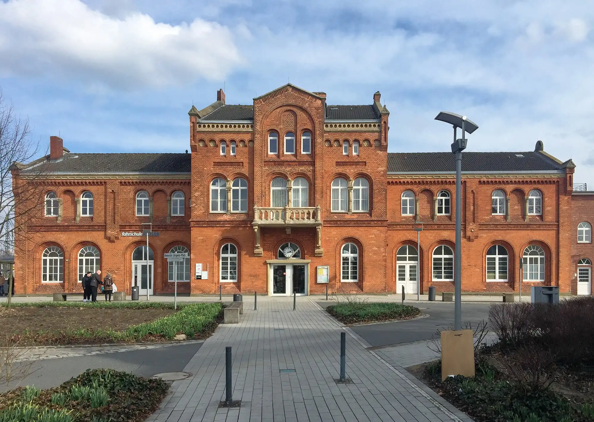 Photos Diepholz station: Grade-listed entrance building dating from 1873