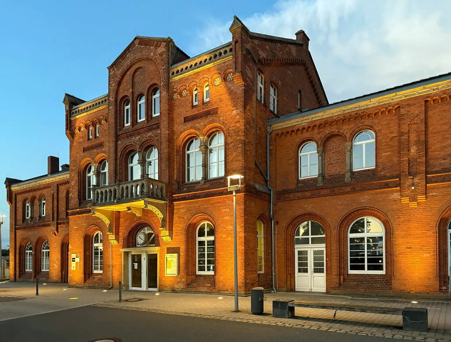 Photos Diepholz station: Grade-listed entrance building dating from 1873