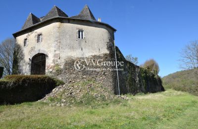 Medieval castle for sale New Aquitaine, Image 2/13