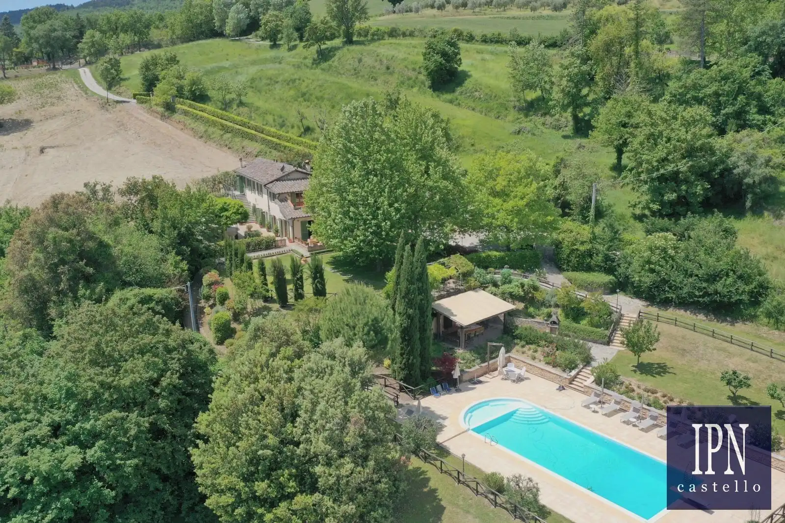 Photos Restored Umbrian farmhouse with pool and gardens – 4 km from Città di Castello