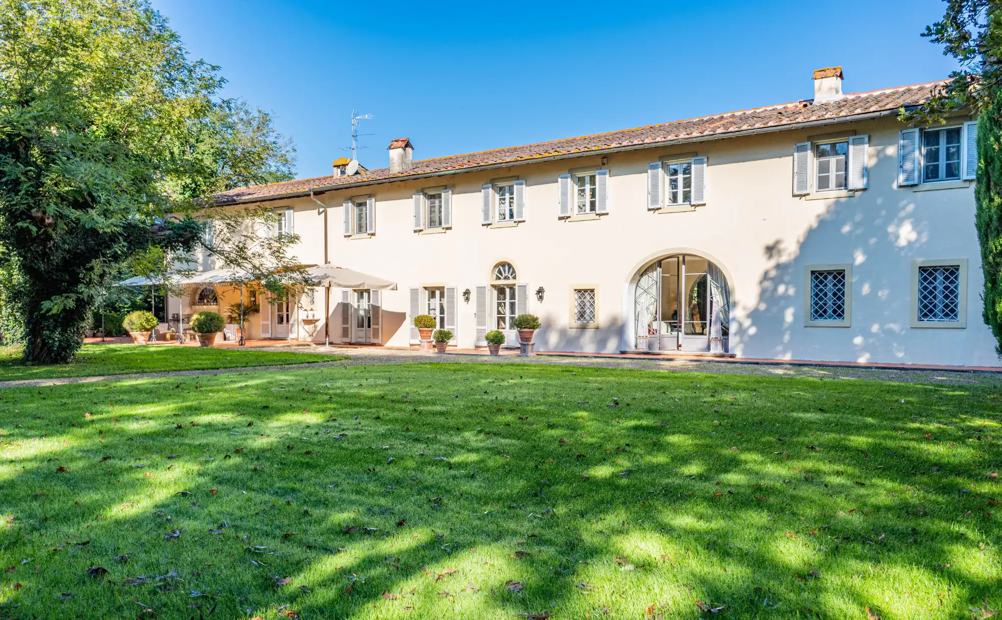 Photos Tuscan country estate near Pisa and Tyrrhenian coast