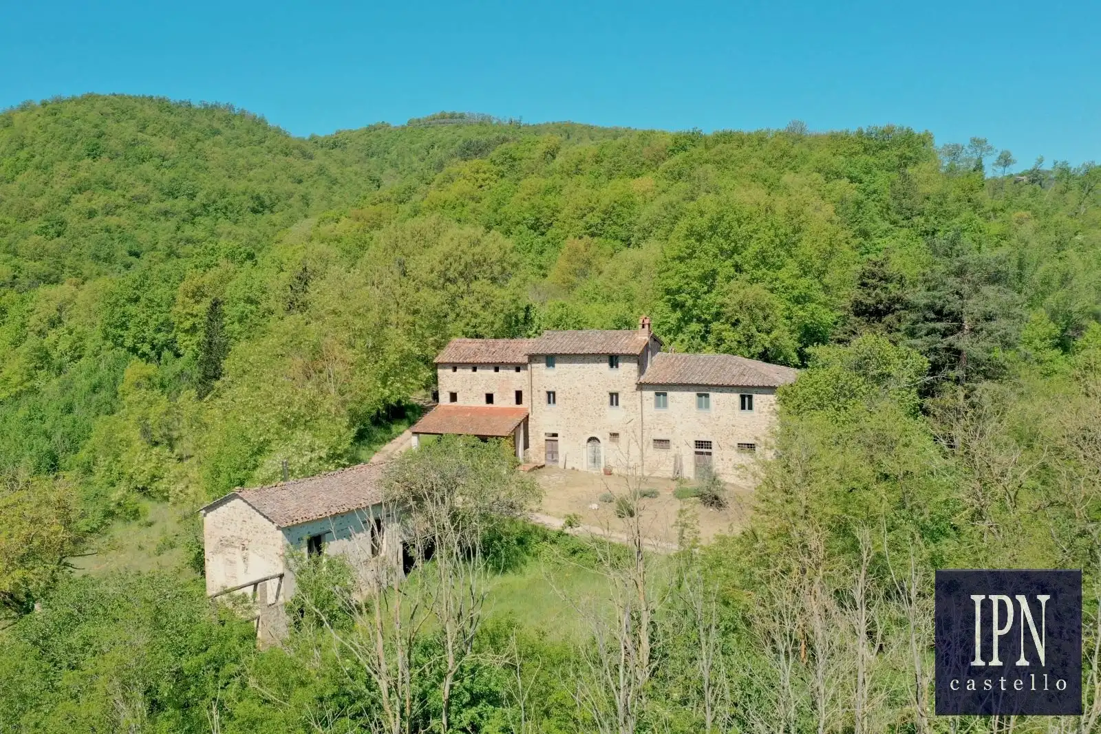 Photos Stone country house with panoramic views, barn and church ruins