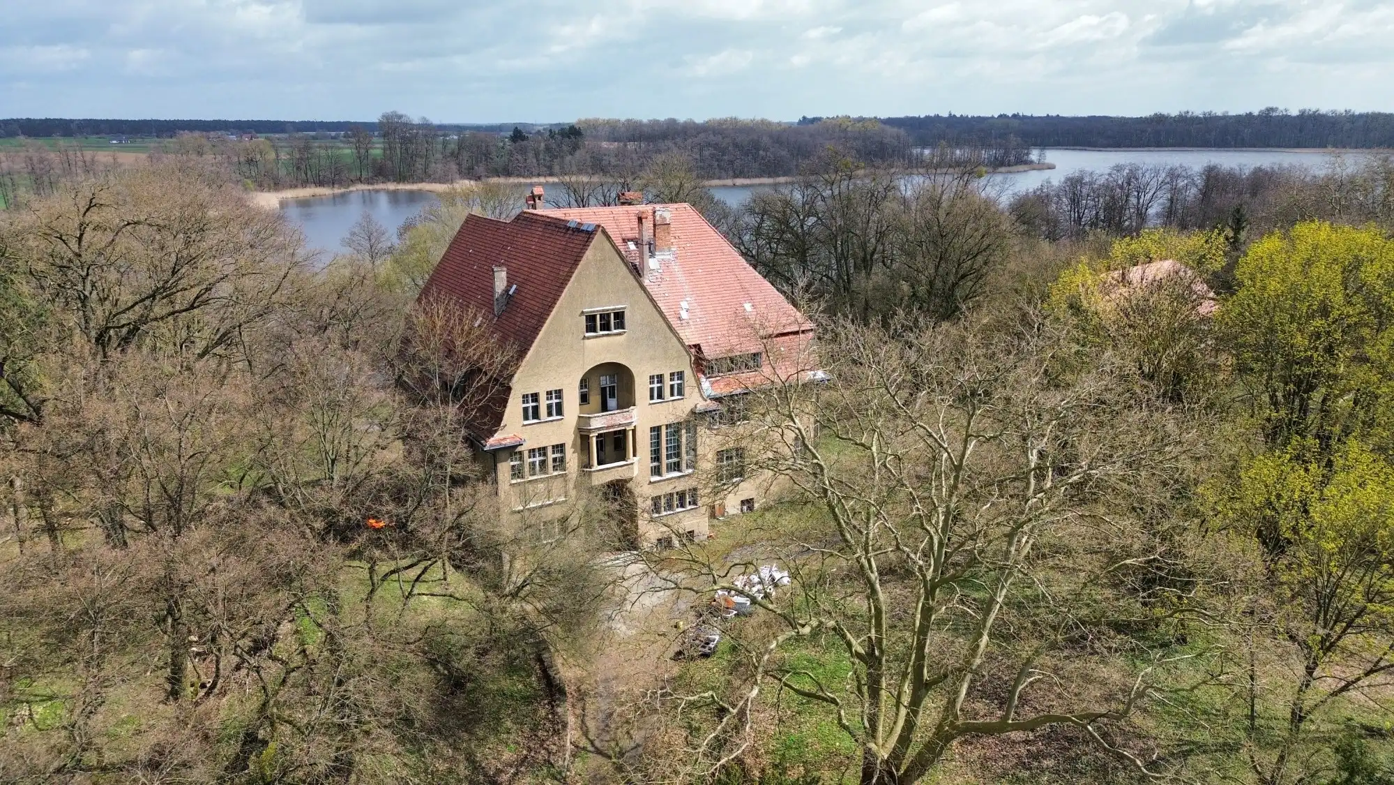 Photos Estate in Lubosz with a manor house and parklands