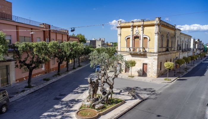 Period apartment for sale Oria, Apulia