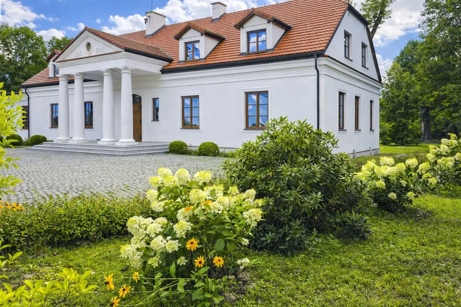 Photos 19th-century manor house and 15-acre landscape park north of Warsaw
