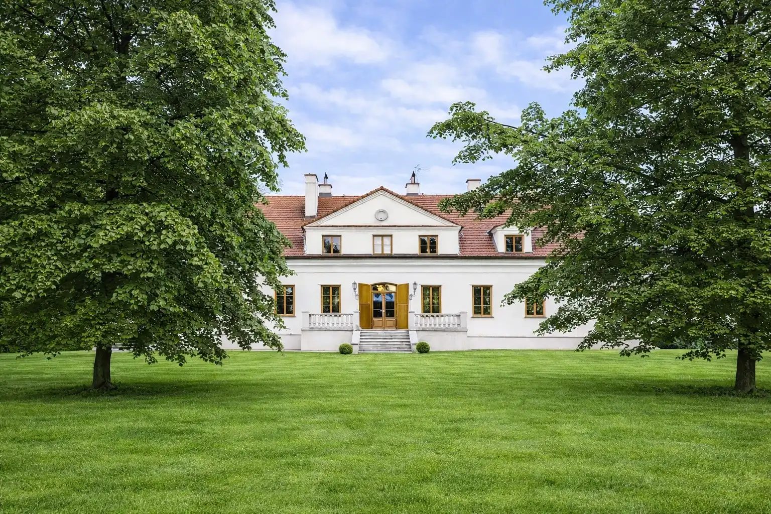 Photos 19th-century manor house and 15-acre landscape park north of Warsaw
