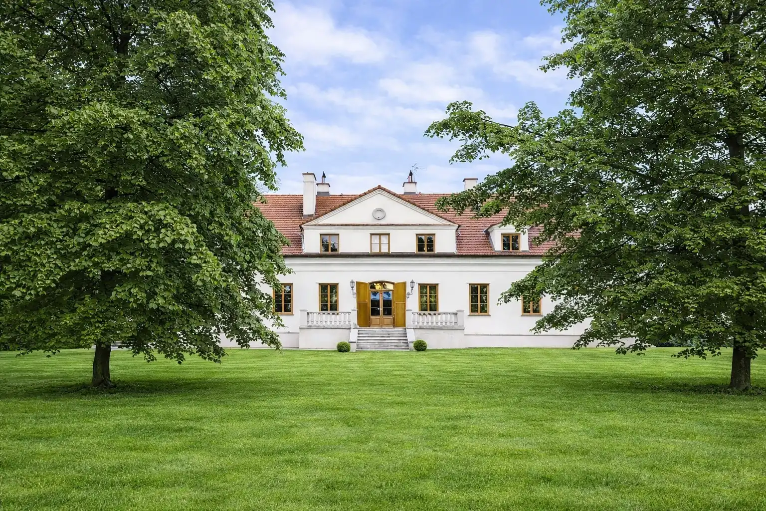 Photos 19th-century manor house and 15-acre landscape park north of Warsaw