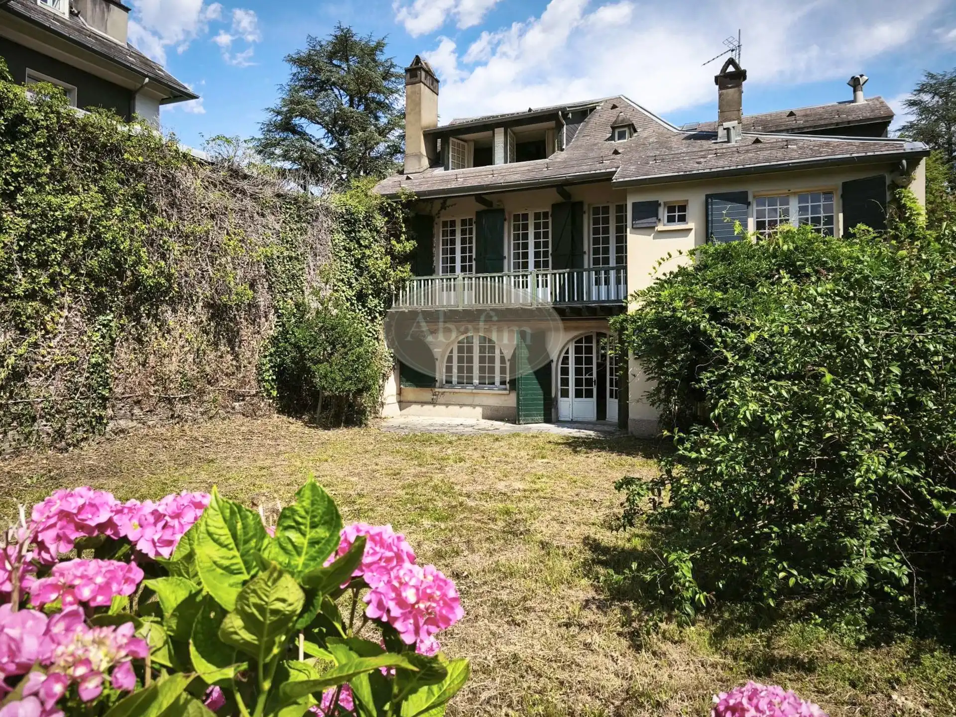 Photos Historic property in Bagnères-de-Luchon with large garden and Pyrenees views