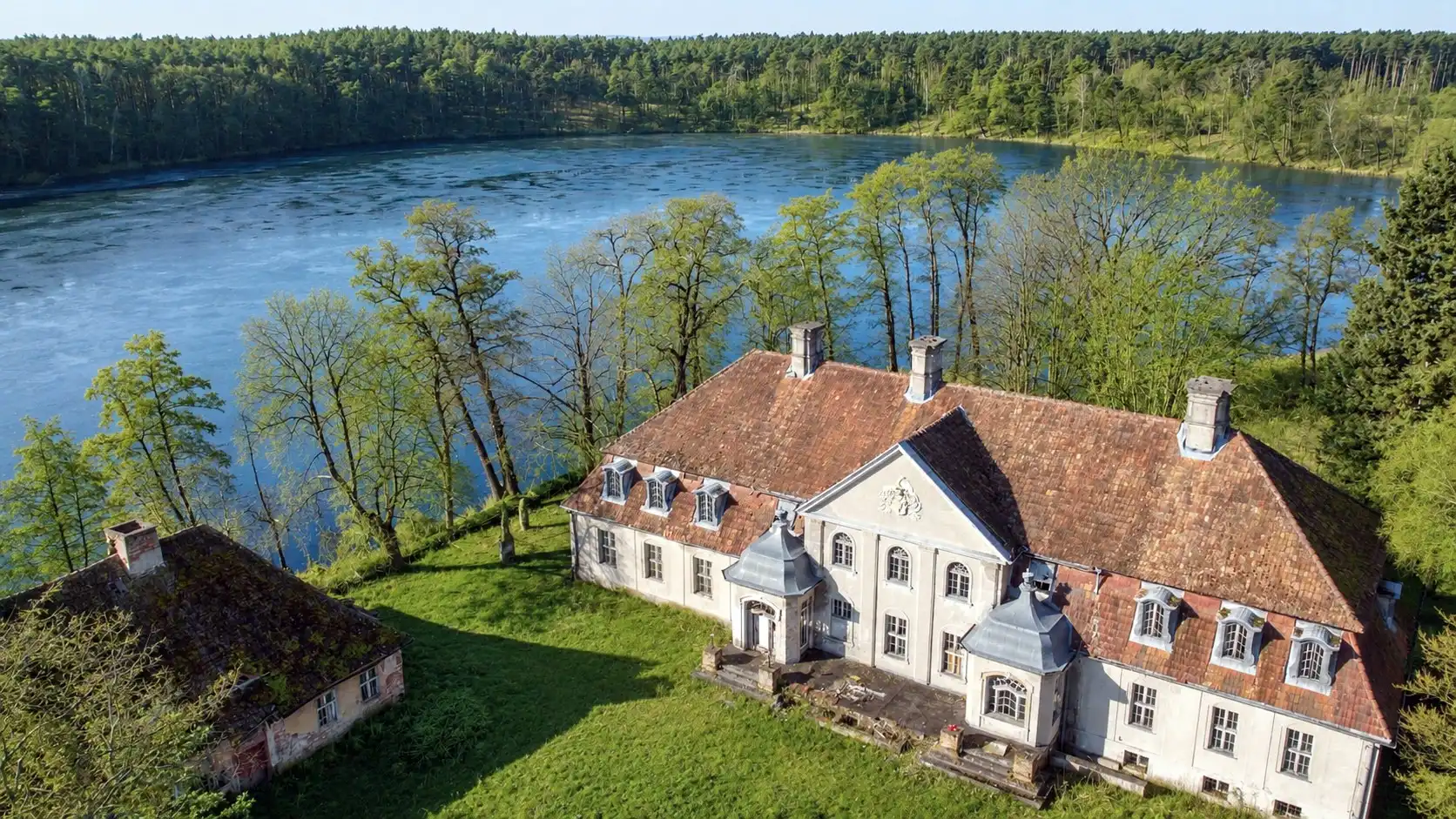 Photos Manor and estate on a private peninsula in western Poland
