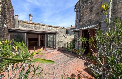 Historic property for sale Uzès, Occitania, Image 2/14