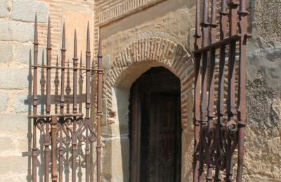 Medieval castle for sale Narros de Saldueña, Teniente Cecilio López 48, Castile and León, Image 2/20